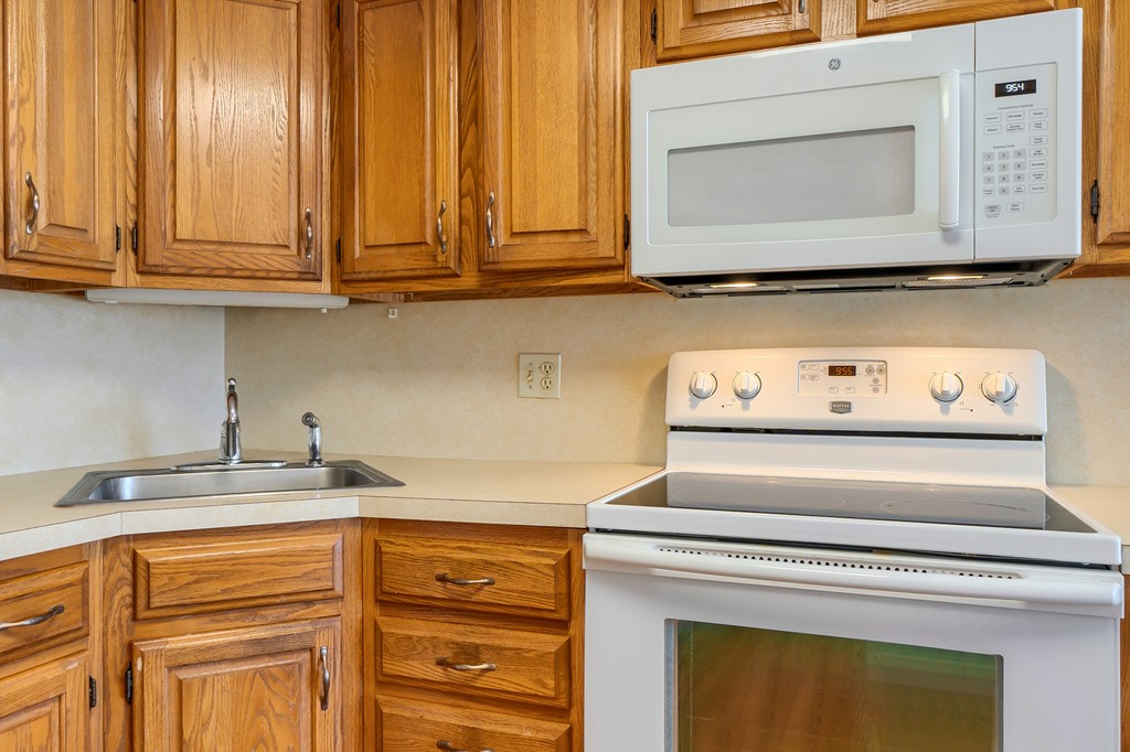 904 Ridgefield Circle, Unit B Clinton, MA 01510 - Photo 10 of 32 Gallery Image 10