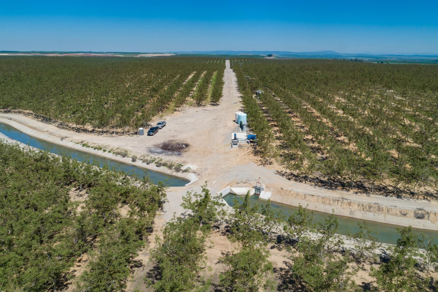 14954 Tim Bell Road Waterford, CA 95386 - Photo 14 of 28 a view of an ocean and beach