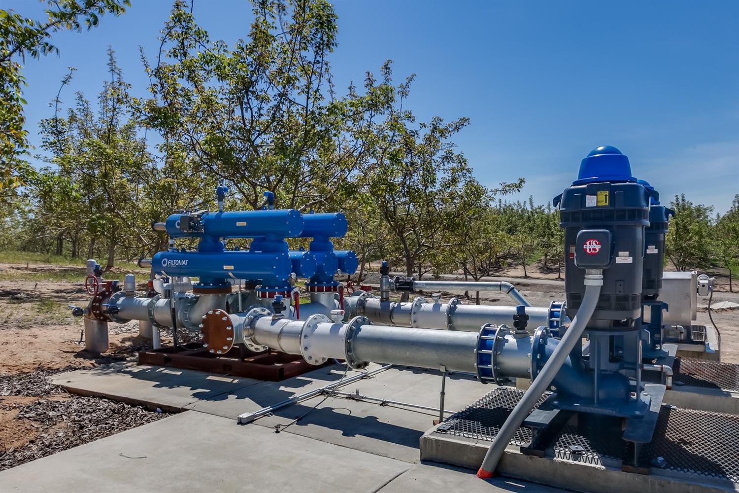 14954 Tim Bell Road Waterford, CA 95386 - Photo 21 of 28 a view of a chairs and tables in the patio