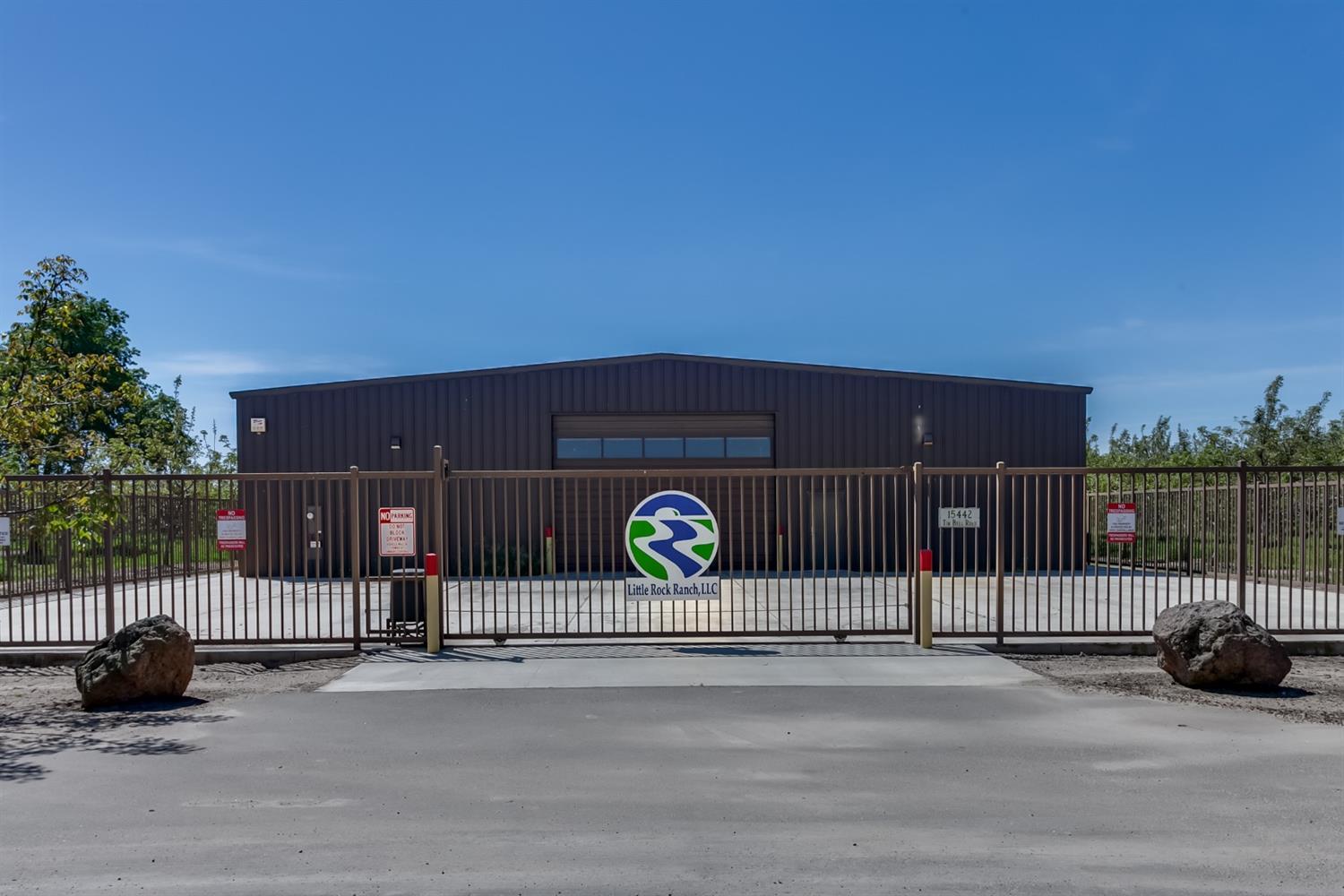 14954 Tim Bell Road Waterford, CA 95386 - Photo 4 of 28 a view of a tennis court