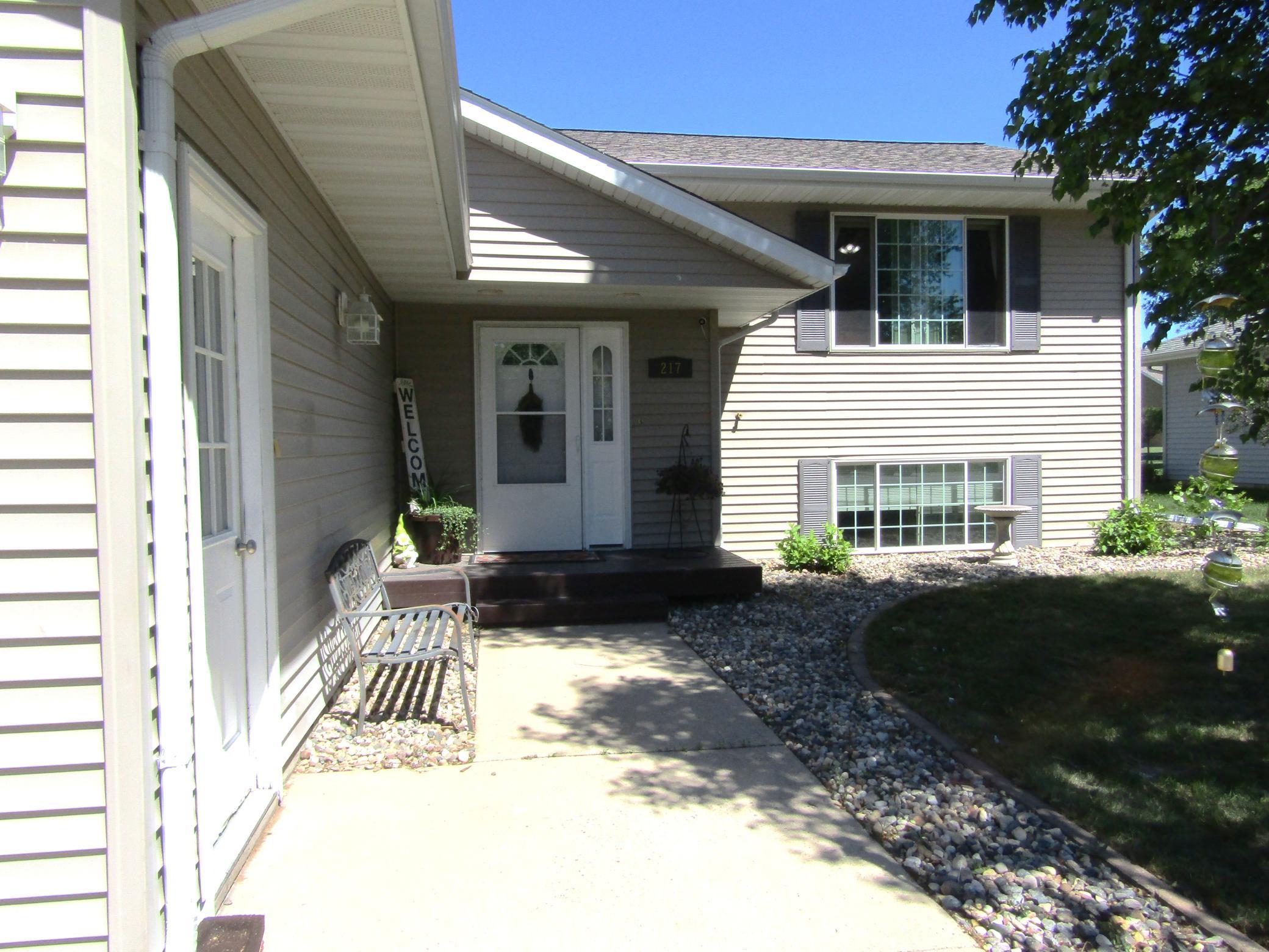 217 London Road Marshall, MN 56258 - Photo 2 of 41