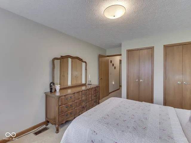 $100,000 | 6407 Friendship Circle, Unit 15, Indianapolis, IN 46268