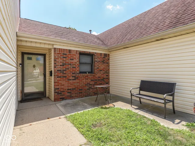 $100,000 | 6407 Friendship Circle, Unit 15, Indianapolis, IN 46268