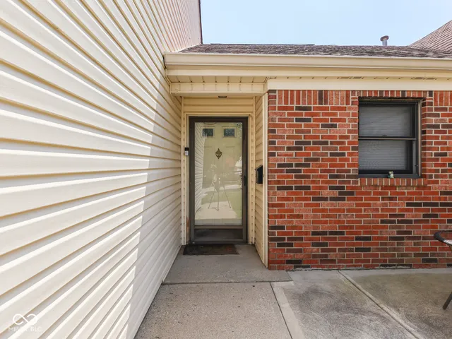 $100,000 | 6407 Friendship Circle, Unit 15, Indianapolis, IN 46268