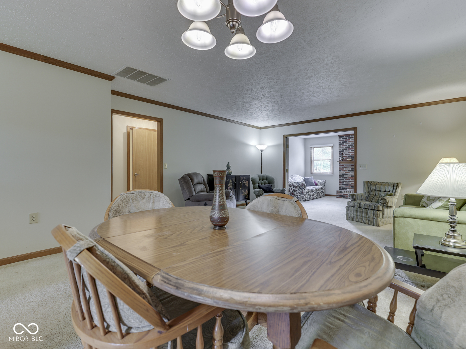 6407 Friendship Circle, Unit 15 Indianapolis, IN 46268 - Photo 7 of 35