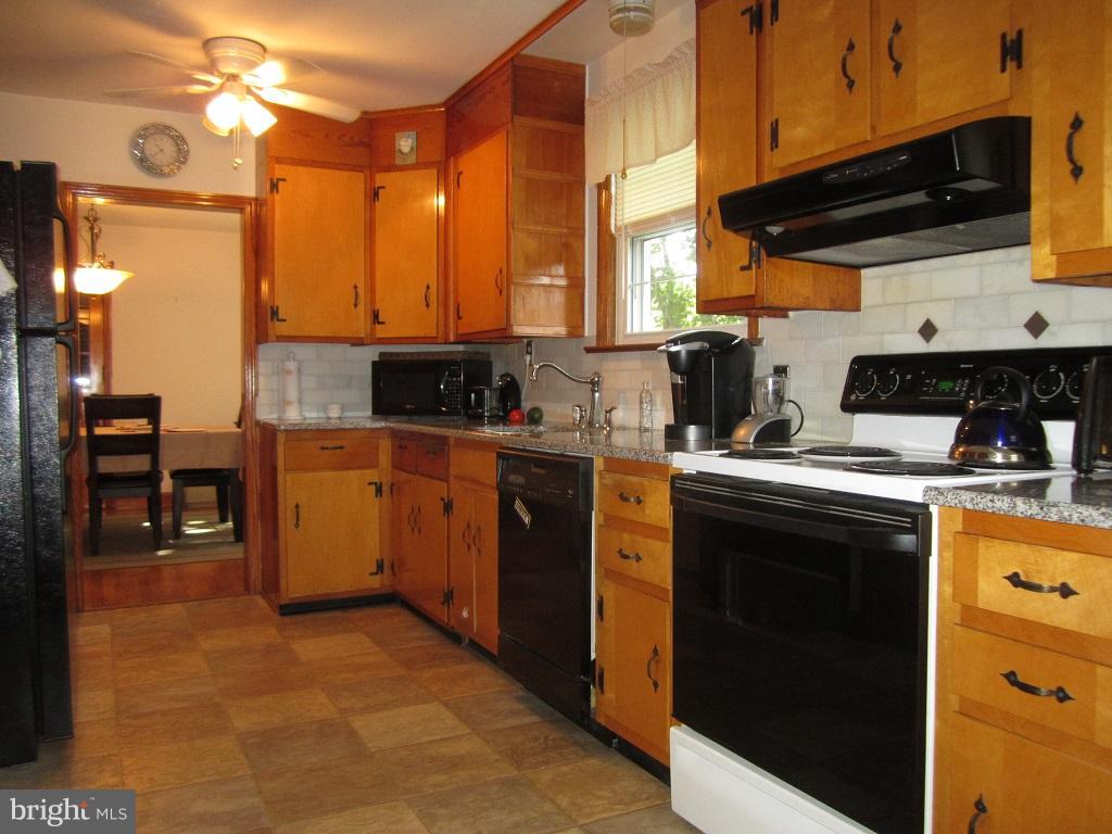 601 Washington Road Westminster, MD 21157 - Photo 7 of 23 Kitchen