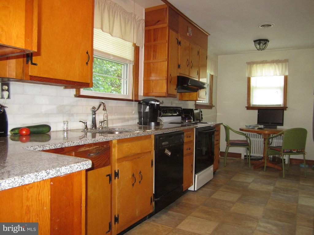 601 Washington Road Westminster, MD 21157 - Photo 9 of 23 Kitchen