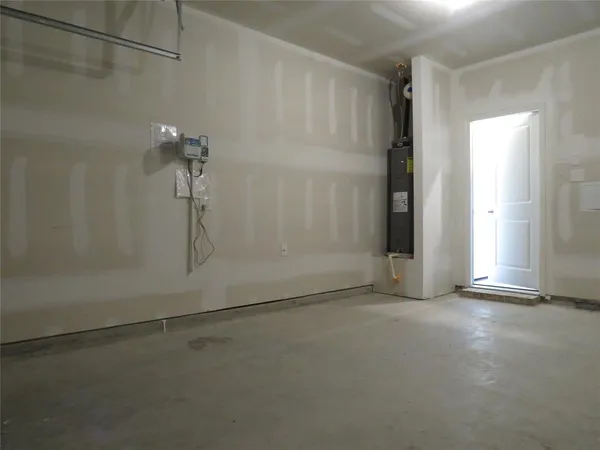 $2,000 | 1906 Chapel Hill Road, Princeton, TX 75407