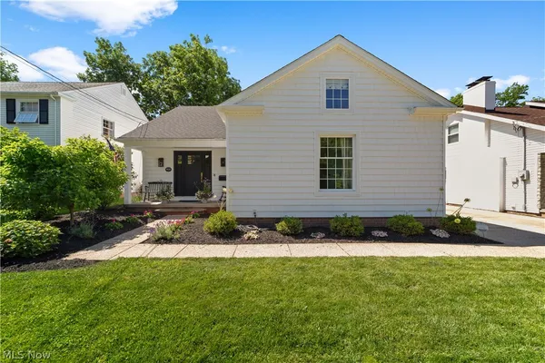 $699,900 | 19125 East Shoreland Avenue, Rocky River, OH 44116