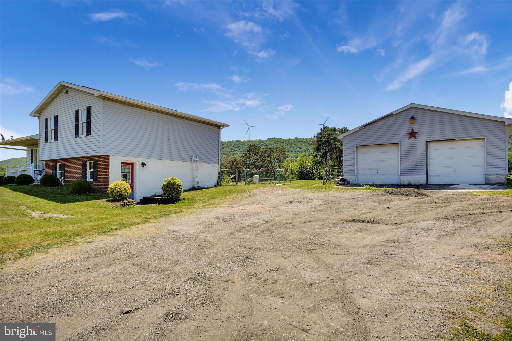 108 Hollow Road Ringtown, PA 17967 - Photo 4 of 37 E26A2900