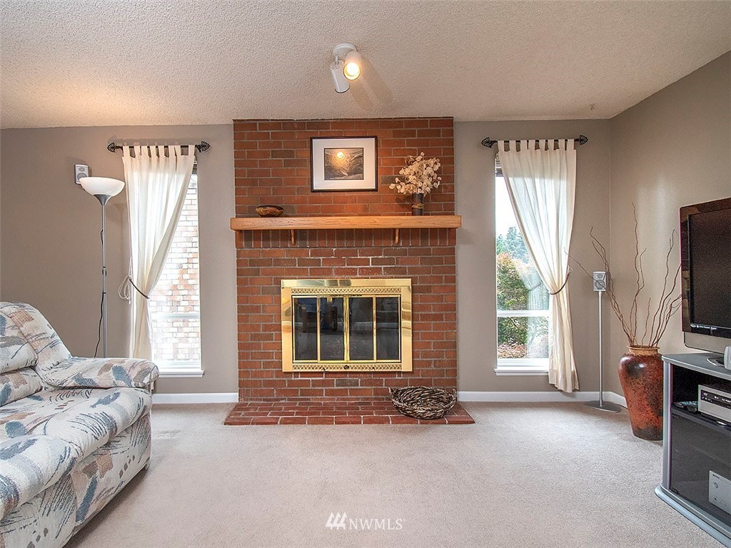 16027 Southeast 167th Place Renton, WA 98058 - Photo 2 of 25 Gallery Image 2