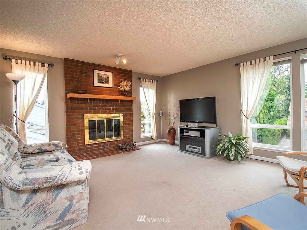 16027 Southeast 167th Place Renton, WA 98058 - Photo 3 of 25 Gallery Image 3