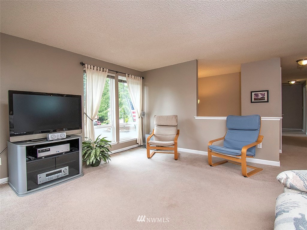 16027 Southeast 167th Place Renton, WA 98058 - Photo 4 of 25 Gallery Image 4