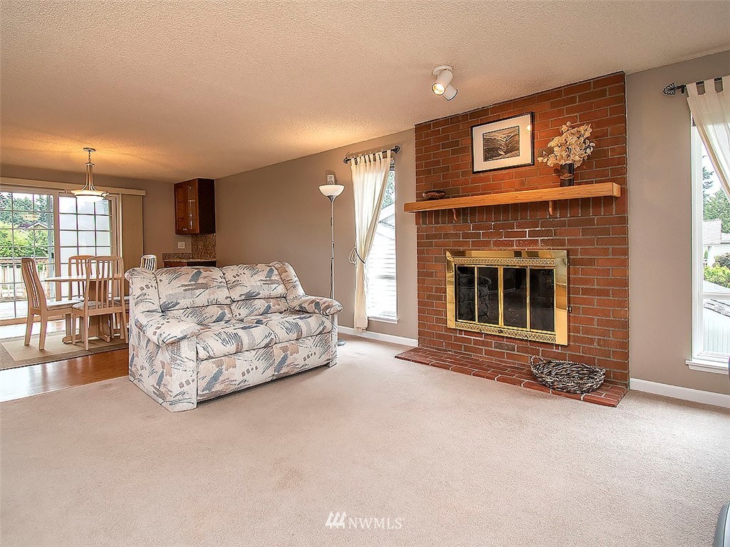 16027 Southeast 167th Place Renton, WA 98058 - Photo 6 of 25 Gallery Image 6