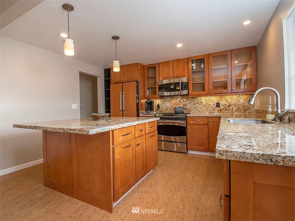 16027 Southeast 167th Place Renton, WA 98058 - Photo 9 of 25 Gallery Image 9