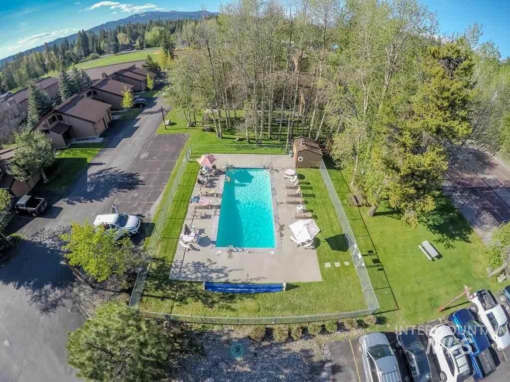 1607 Davis Avenue, Unit C6 McCall, ID 83638 - Photo 27 of 30 Aerial view of a pool