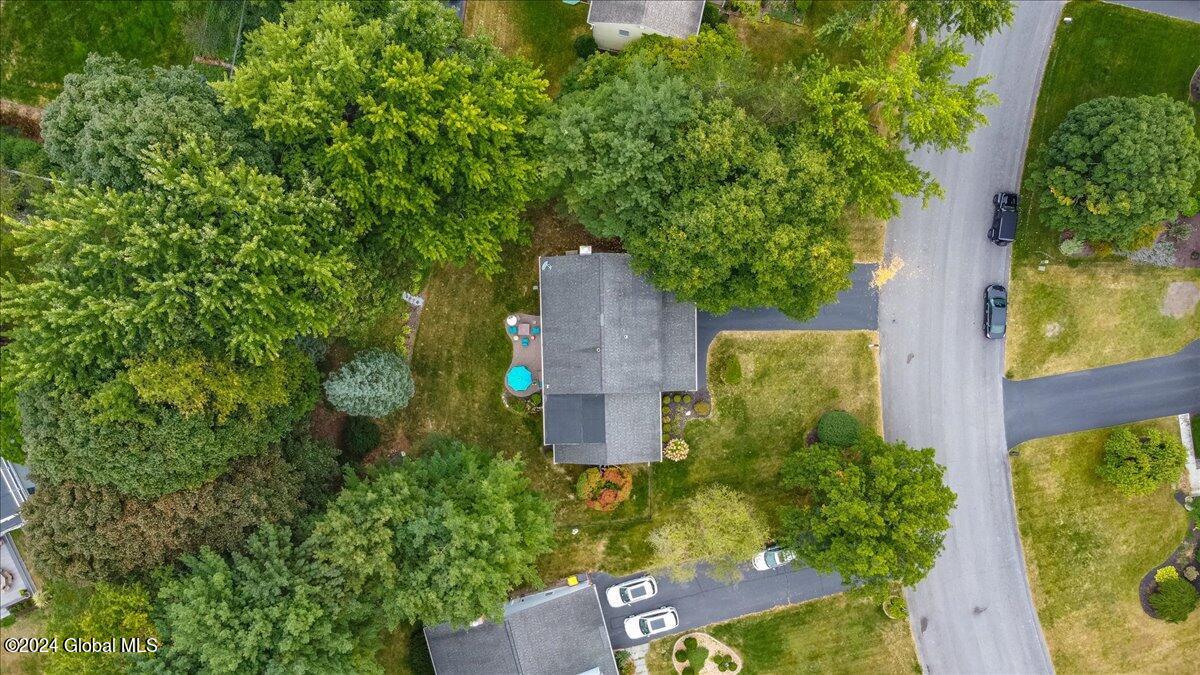 33 Cloverfield Drive Colonie, NY 12211 - Photo 34 of 38 57-33 Cloverfield Dr-8