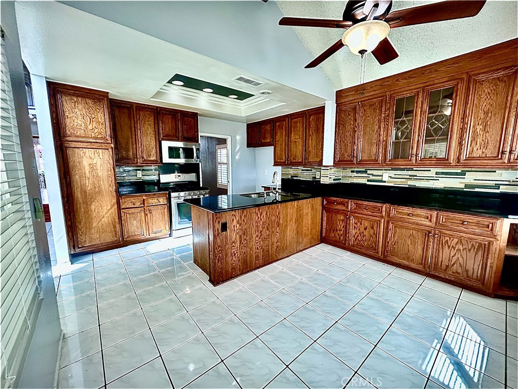 10 Bluff Point Circle Phillips Ranch, CA 91766 - Photo 13 of 46