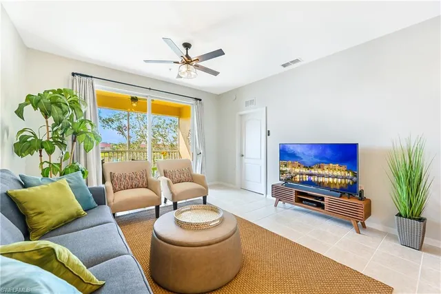 $2,000 | 2730 Cypress Trace Circle, Unit 2836, Naples, FL 34119