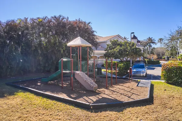 $245,900 | 140 Southwest Peacock Boulevard, Unit 21202, Port St. Lucie, FL 34986