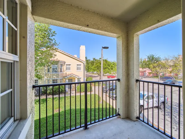 $245,900 | 140 Southwest Peacock Boulevard, Unit 21202, Port St. Lucie, FL 34986