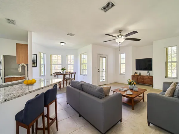 $245,900 | 140 Southwest Peacock Boulevard, Unit 21202, Port St. Lucie, FL 34986