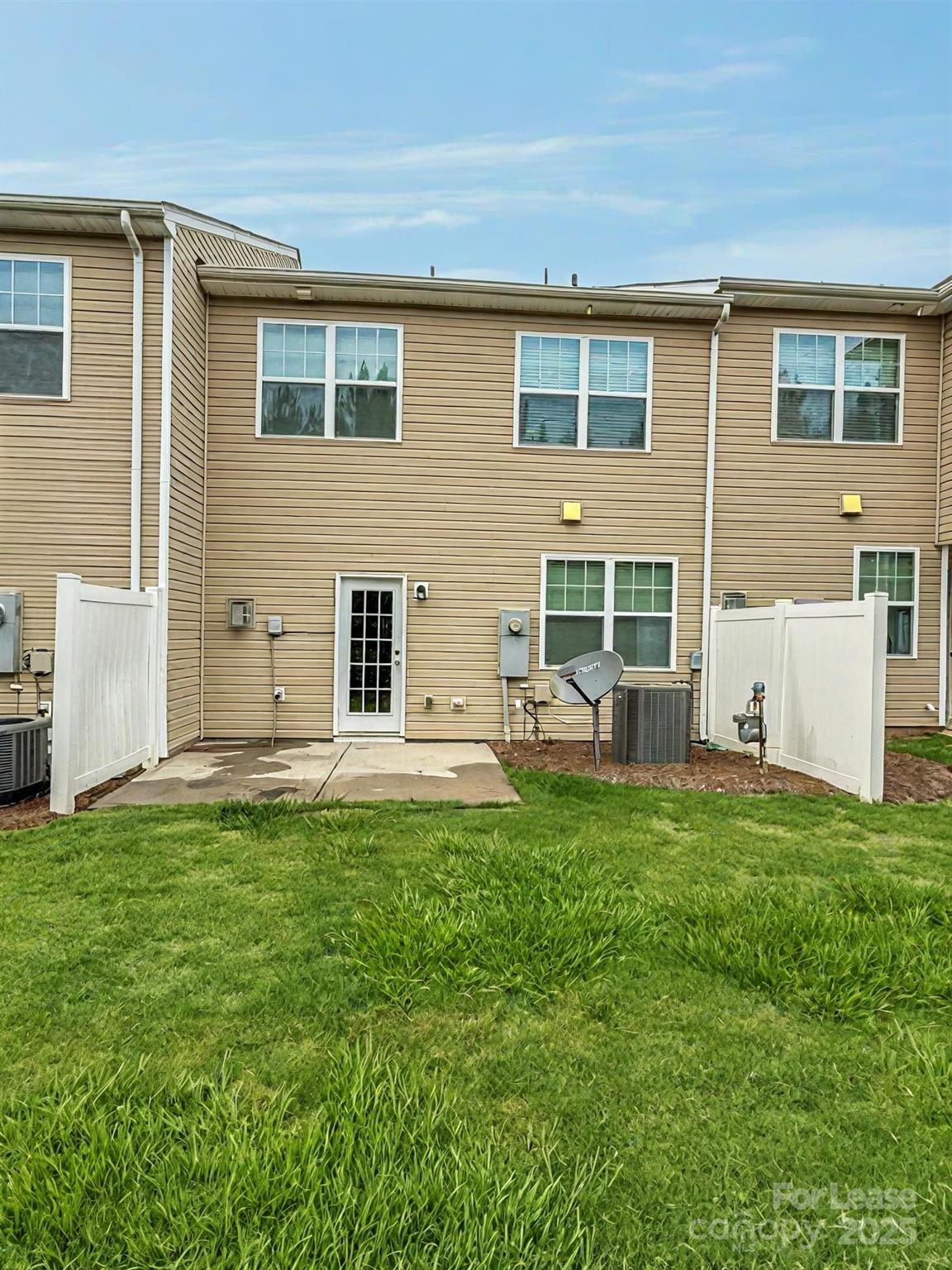2752 Sawbridge Lane Gastonia, NC 28056 - Photo 2 of 25 front view of a house with a yard