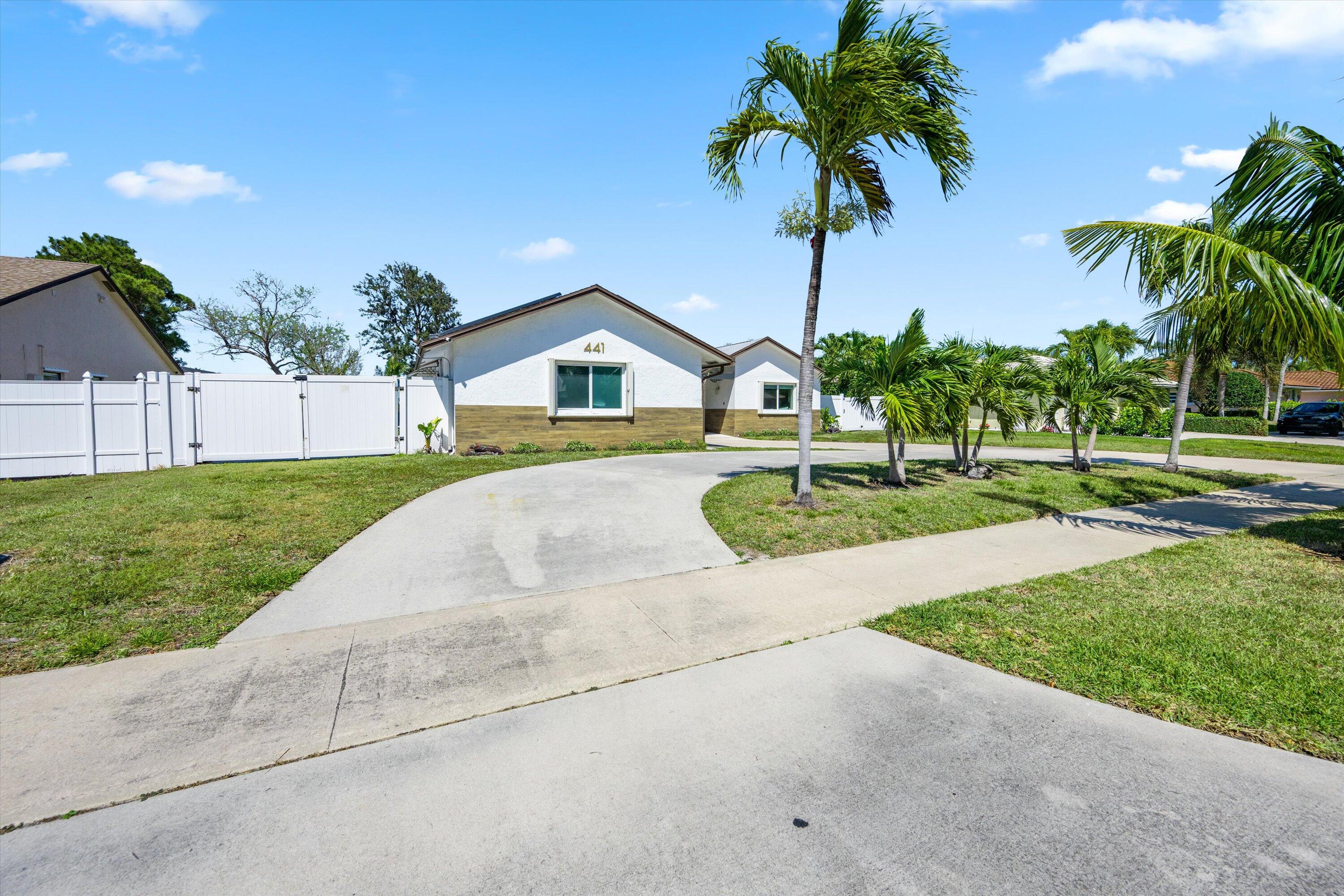 441 Northwest 53rd Street Boca Raton, FL 33487 - Photo 37 of 51 Driveway