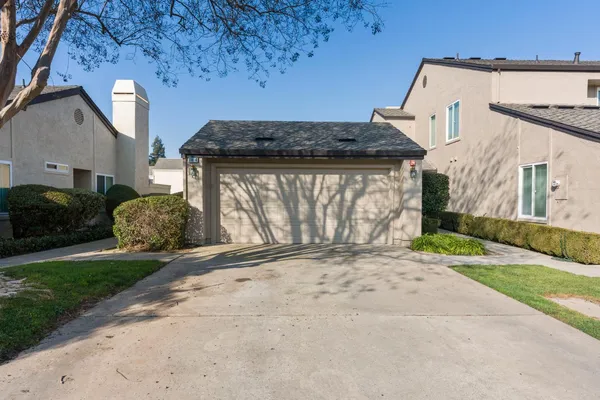 a view of a back yard of the house