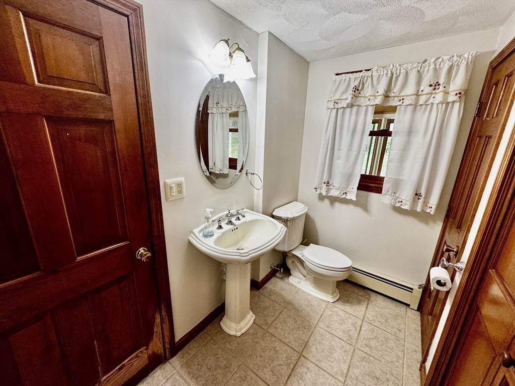 8 Vermont Road Tyngsboro, MA 01879 - Photo 11 of 20 Gallery Image 11