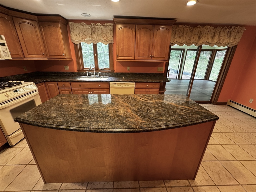 8 Vermont Road Tyngsboro, MA 01879 - Photo 8 of 20 Gallery Image 8