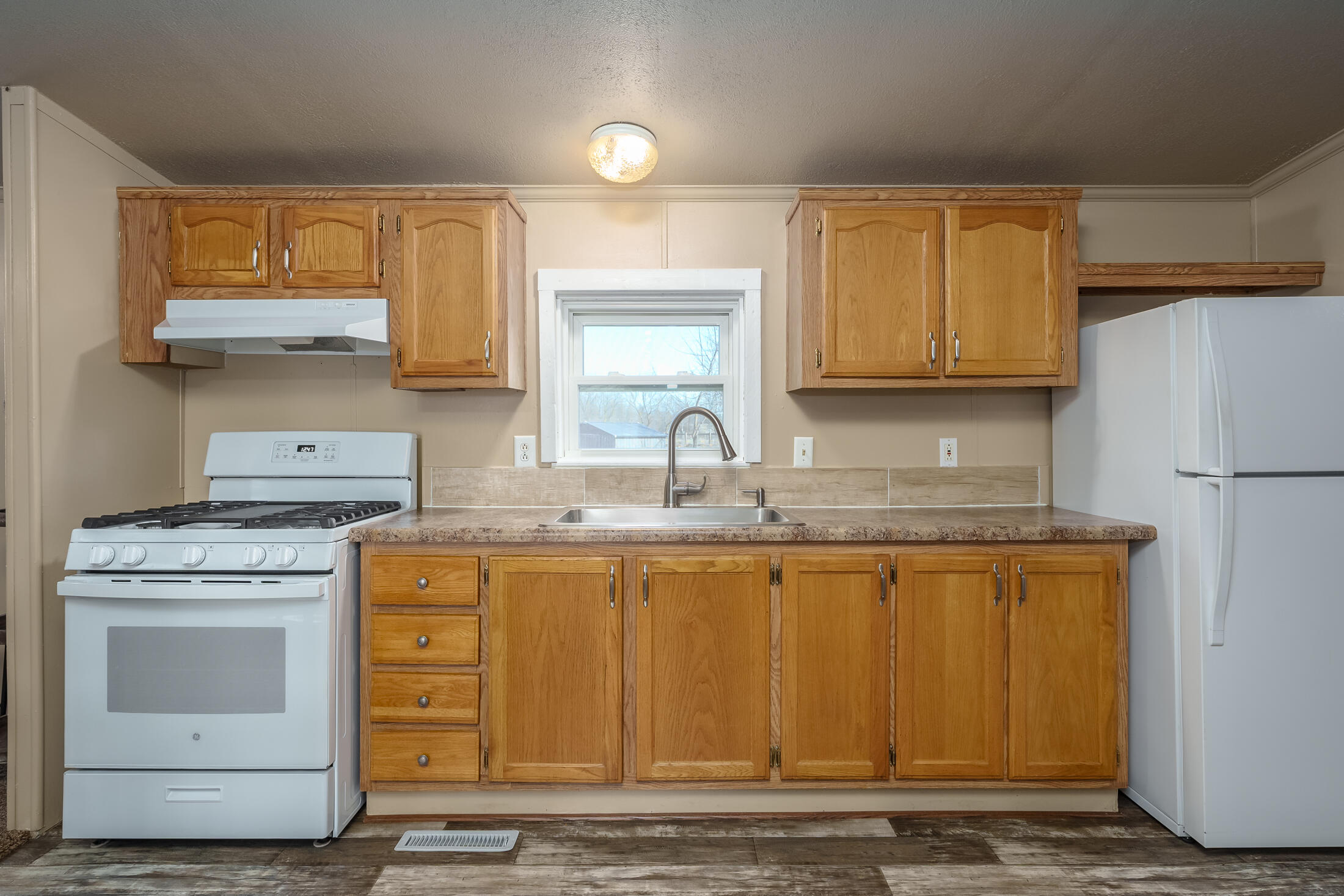 20978 Crane Street Decatur, MI 49045 - Photo 4 of 27 LC-Crane_St_20978_Decatur_49045-5