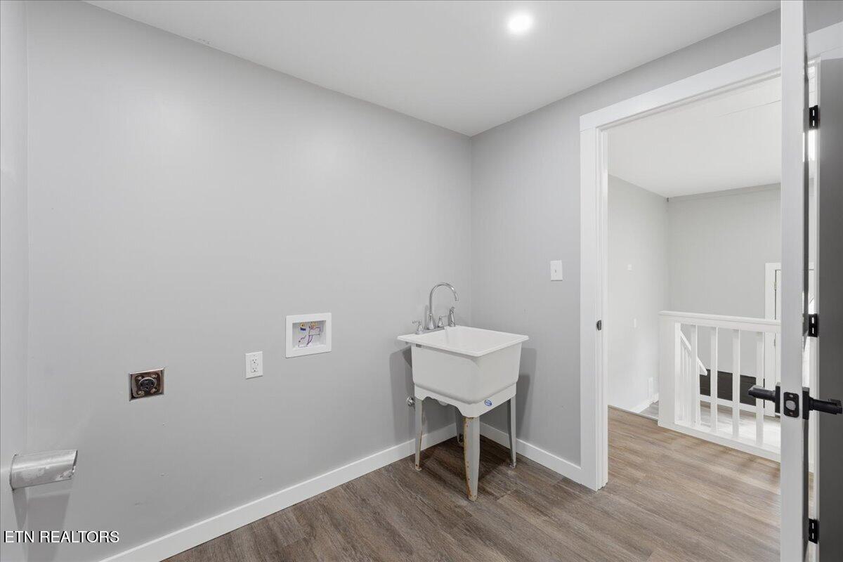 7920 Powell Heights Road Powell, TN 37849 - Photo 10 of 18 laundry room