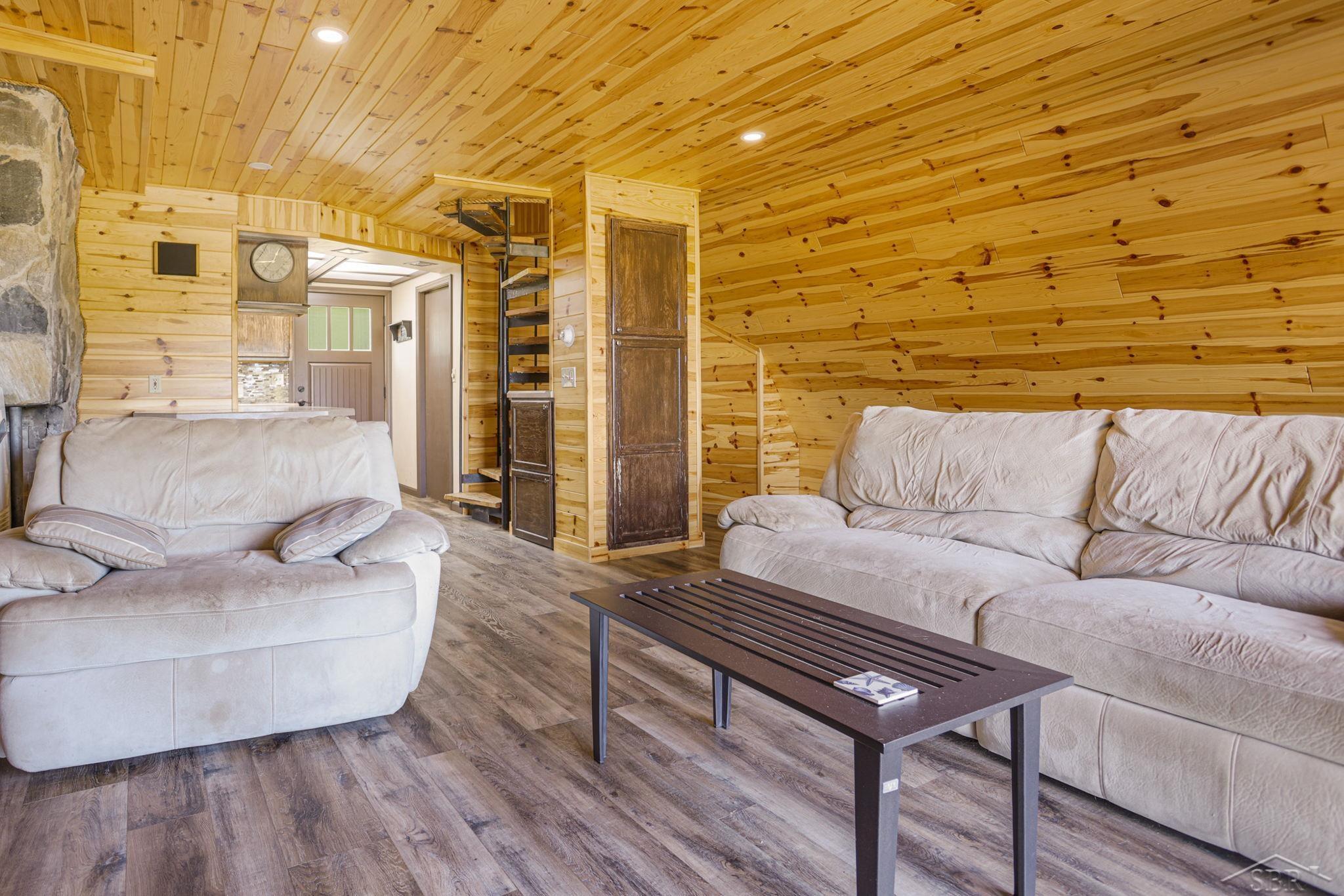 5201 Oakridge Road Beaverton, MI 48612 - Photo 9 of 49 50089510-8.JPG
