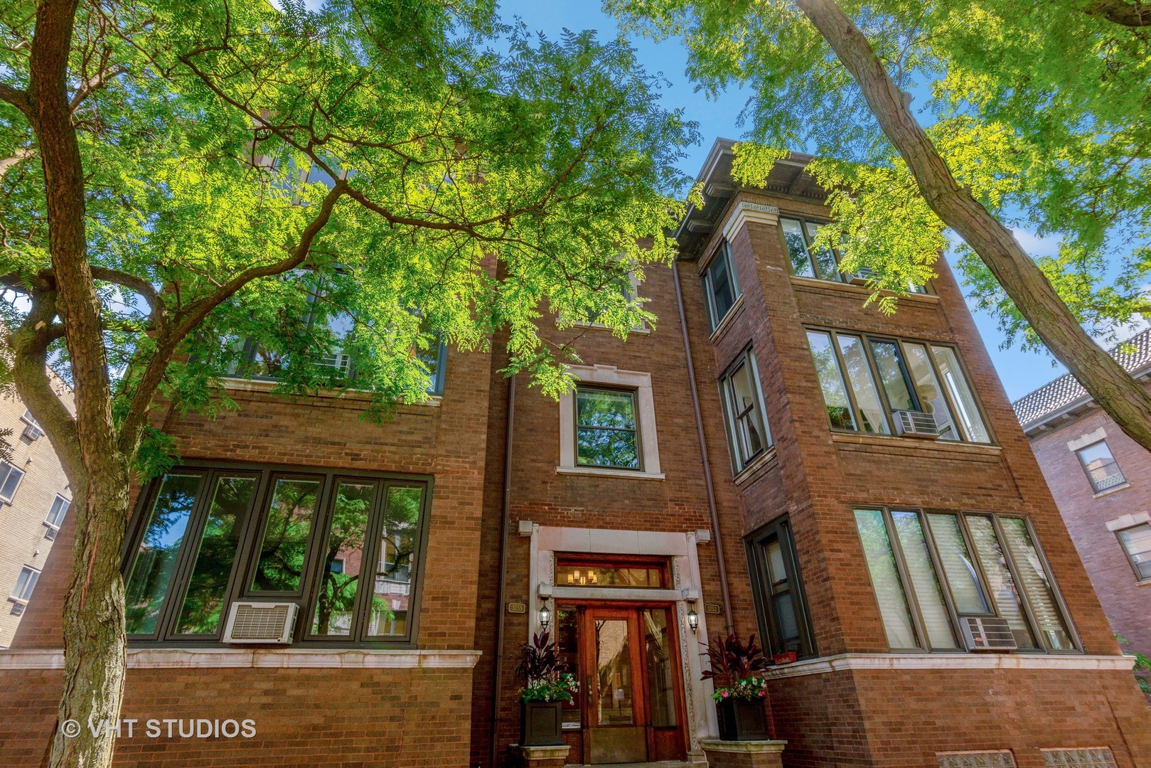 3755 North Pine Grove Avenue, Unit 2 Chicago, IL 60613 - Photo 1 of 17