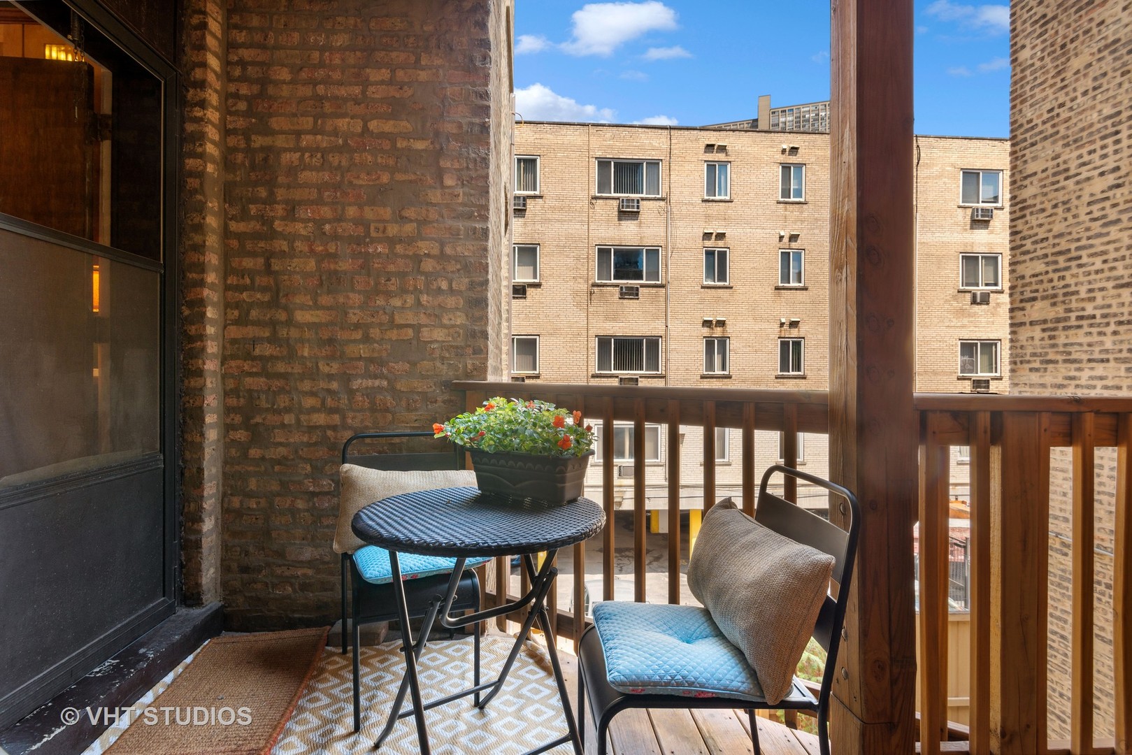 3755 North Pine Grove Avenue, Unit 2 Chicago, IL 60613 - Photo 16 of 17 a balcony view with a seating space