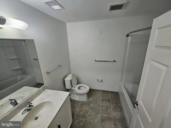 $1,865 | 200 Hamilton Avenue, Unit 113, Trenton, NJ 08609