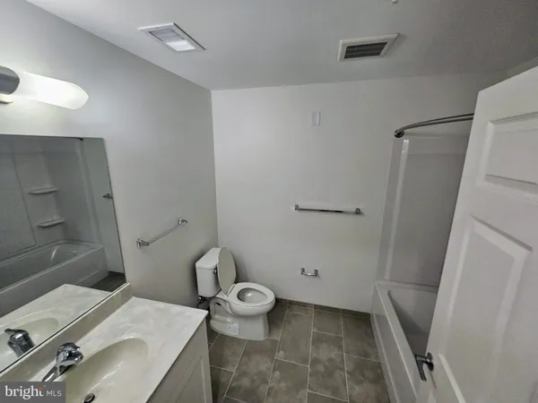 $1,865 | 200 Hamilton Avenue, Unit 113, Trenton, NJ 08609