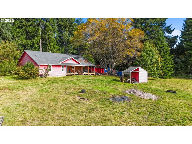 a view of an outdoor space and a yard