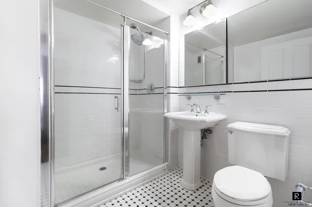 $895,000 | 300 West 135th Street, Unit 6B | Central Harlem