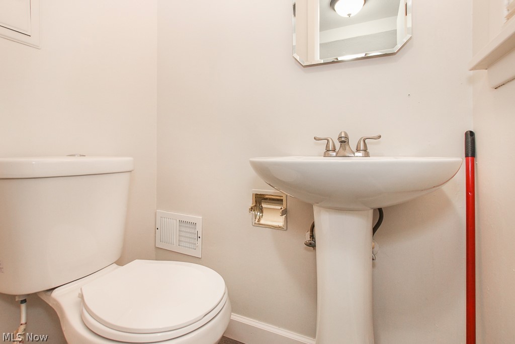 4242 Stonehaven Road Cleveland, OH 44121 - Photo 28 of 35