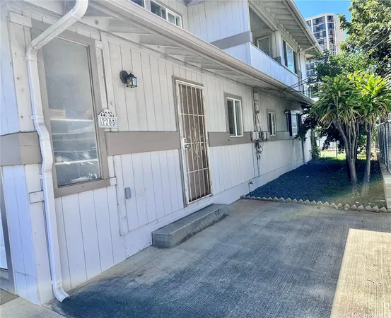 $1,700 | 2205 Fern Street, Honolulu, HI 96826