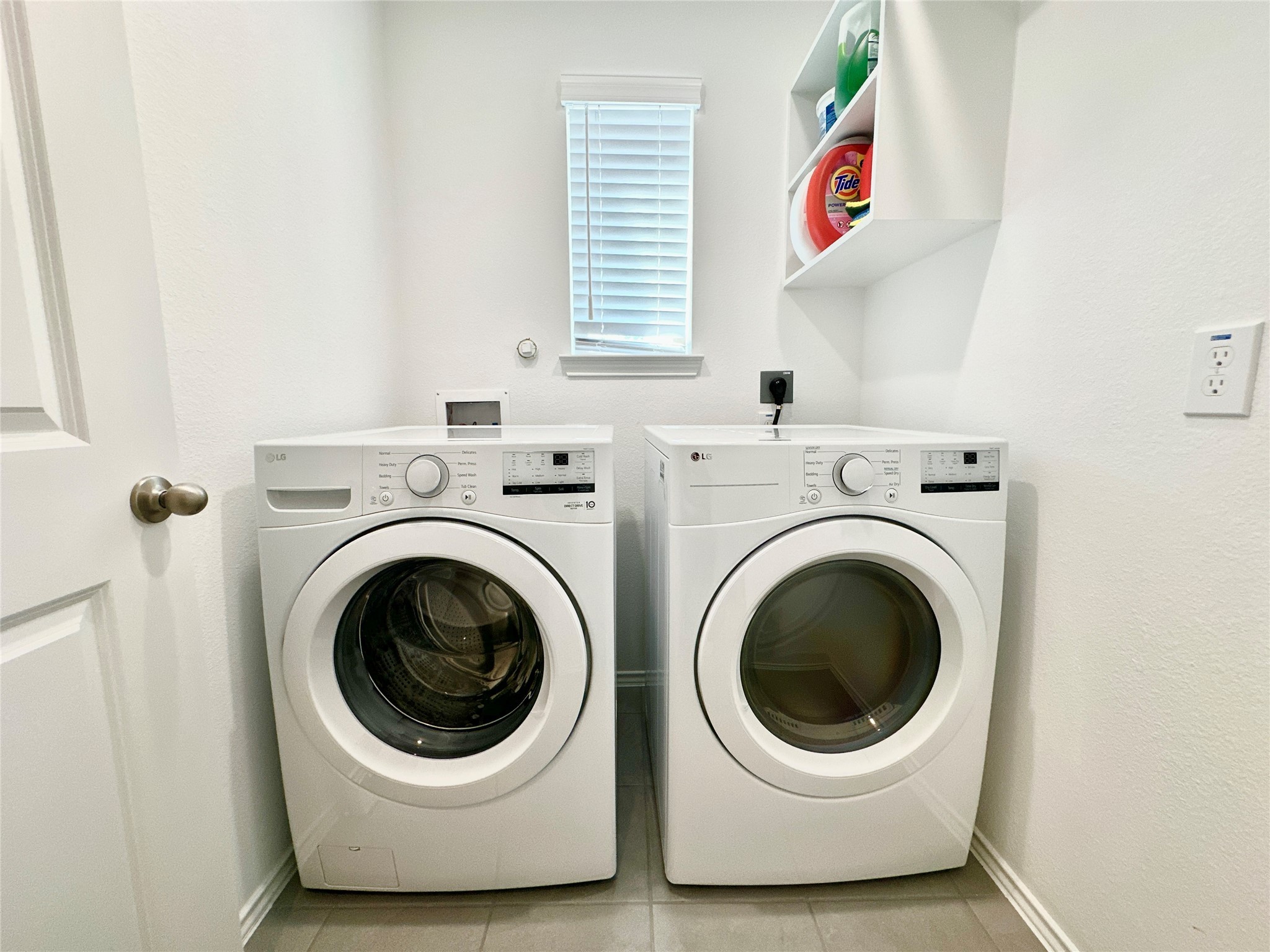 3308 Scarlet Tupelo Way Spring, TX 77386 - Photo 19 of 23 a utility room with dryer and washer