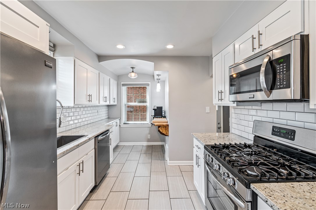3659 Strathavon Road Cleveland, OH 44120 - Photo 12 of 32