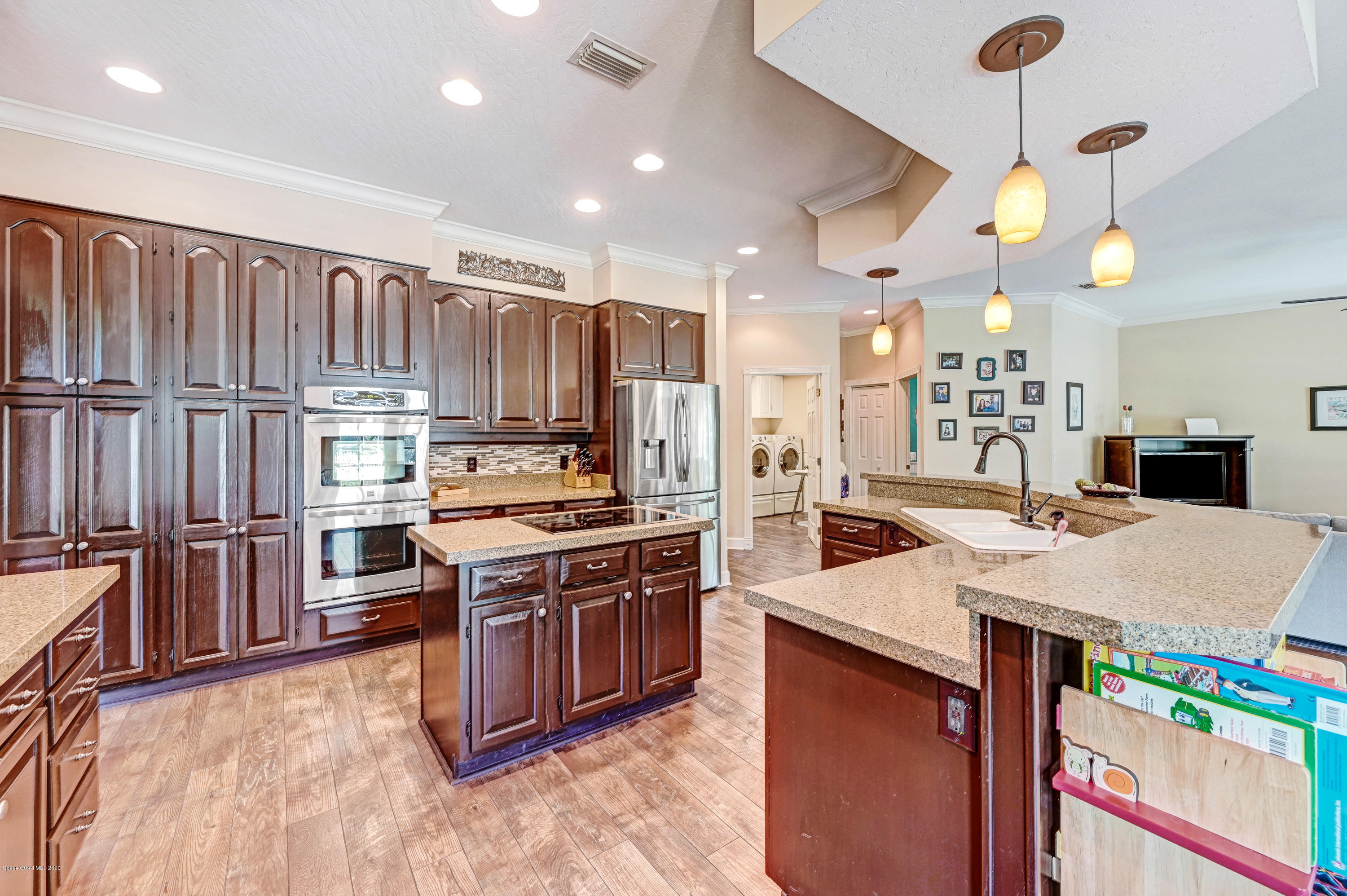 4044 Sparrow Hawk Road Melbourne, FL 32934 - Photo 26 of 63 Kitchen