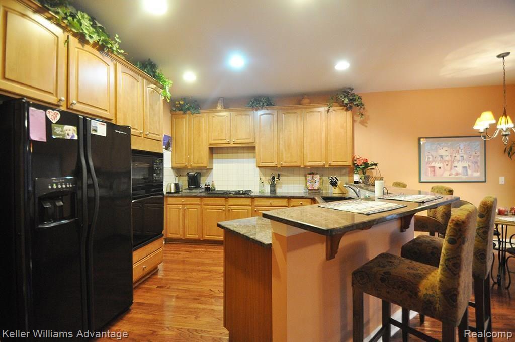 49648 Timber Trail Novi, MI 48374 - Photo 5 of 32 5_Kitchen_1-2.jpg