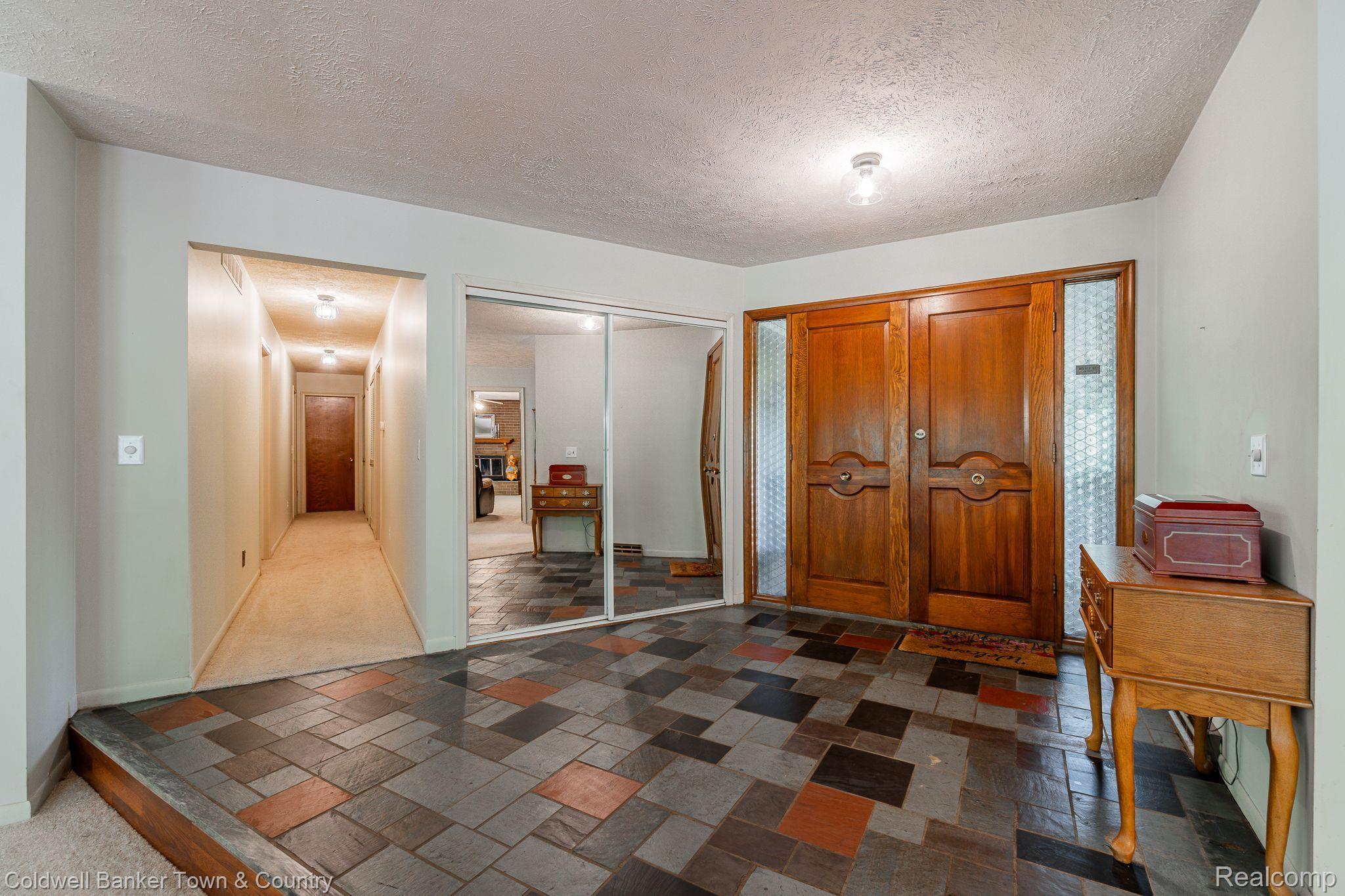 2145 Hidden Valley Howell, MI 48843 - Photo 5 of 59 Gallery Image 5