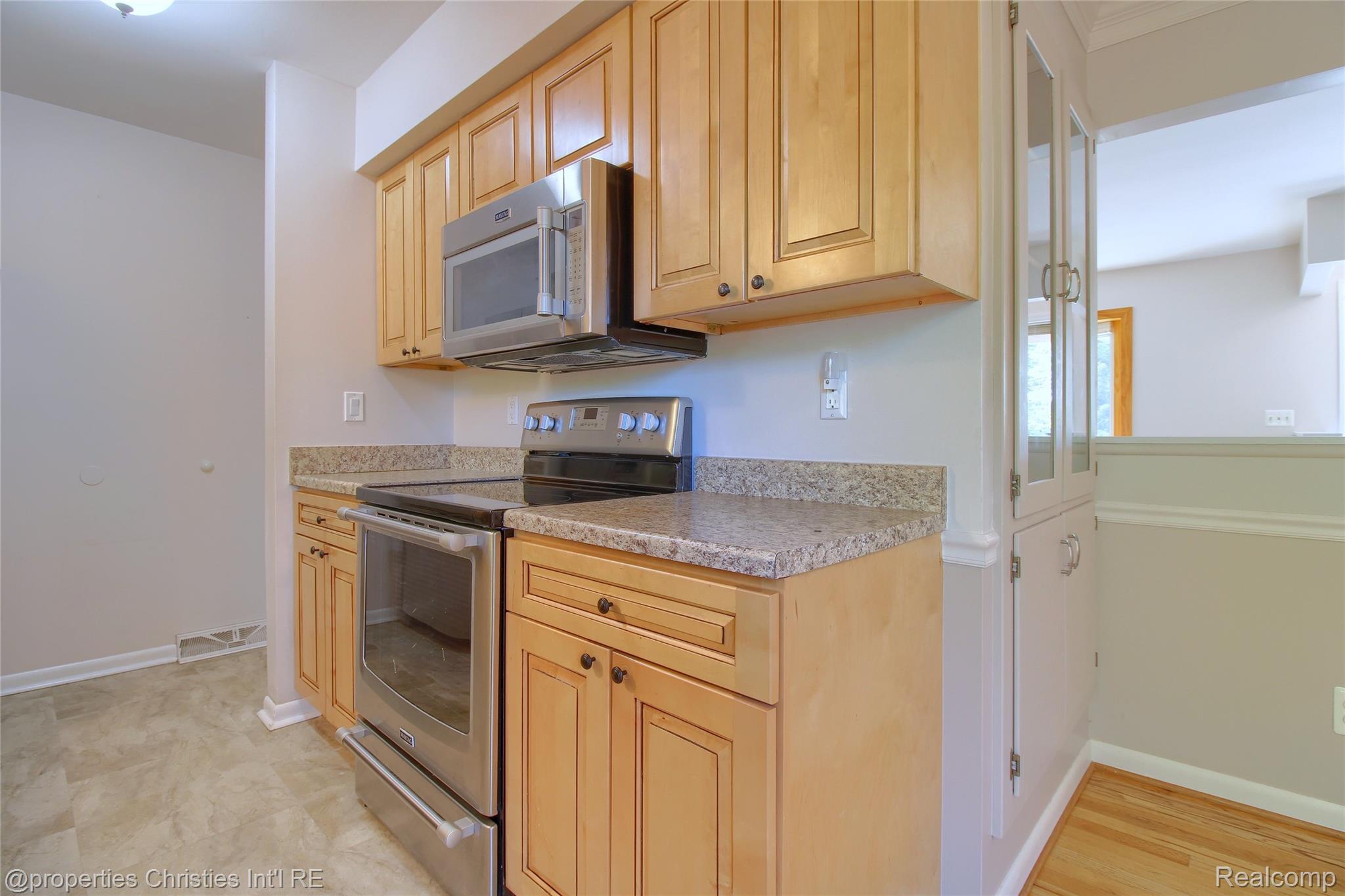 565 Center Ridge South Lyon, MI 48178 - Photo 11 of 37 Stainless steel range and microwave