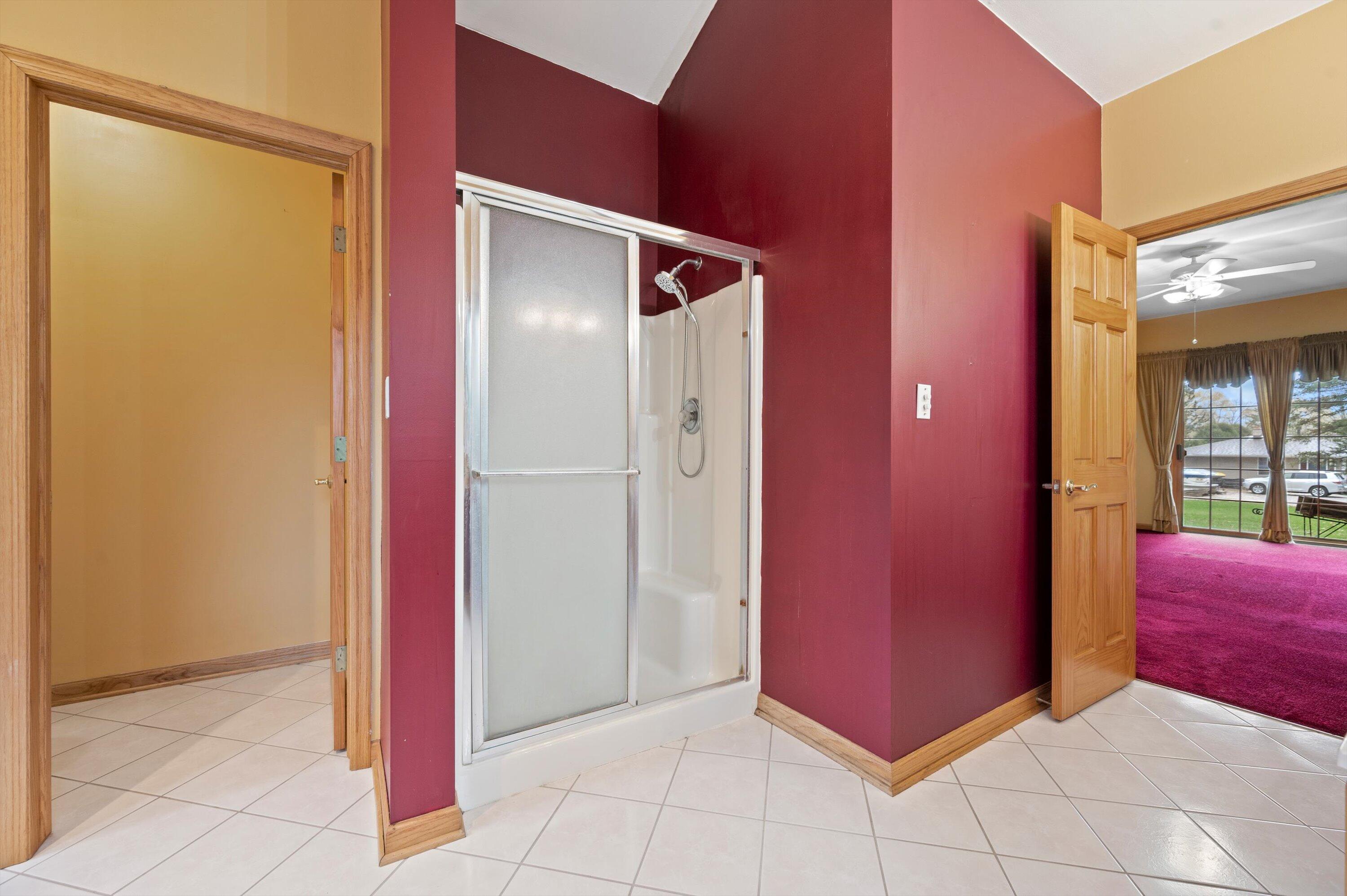 4009 Hickory Knoll Road Delafield, WI 53029 - Photo 19 of 43 Shower Area