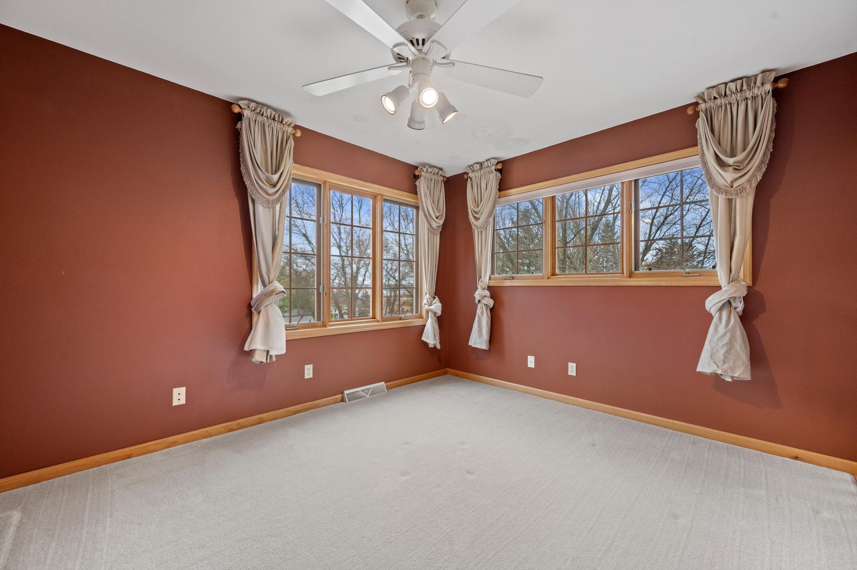 4009 Hickory Knoll Road Delafield, WI 53029 - Photo 21 of 43 Second Story Loft